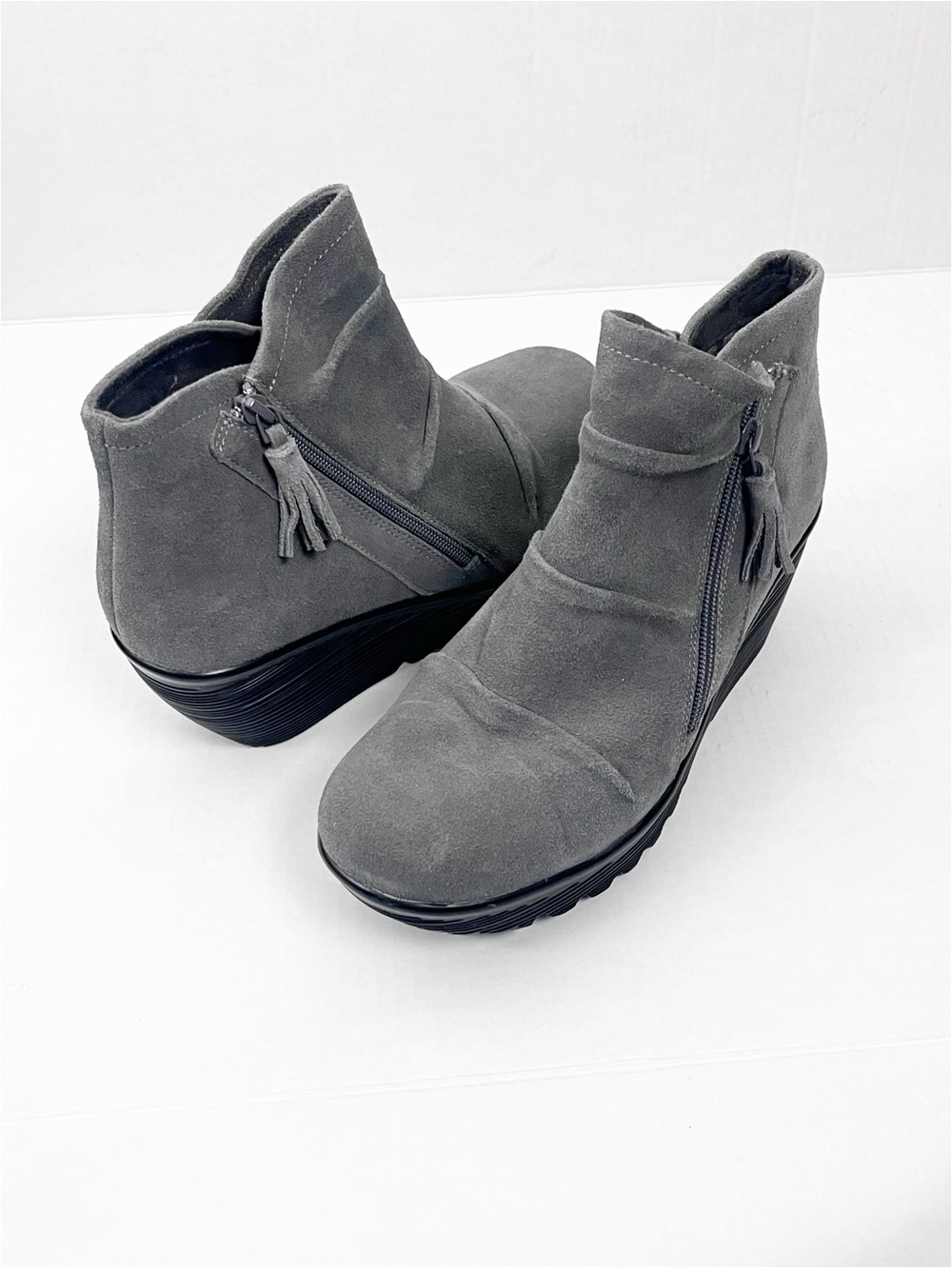 SKECHERS Leather Upper Parallel Gray Side Zipper Wedge Ankle Booties Size 10